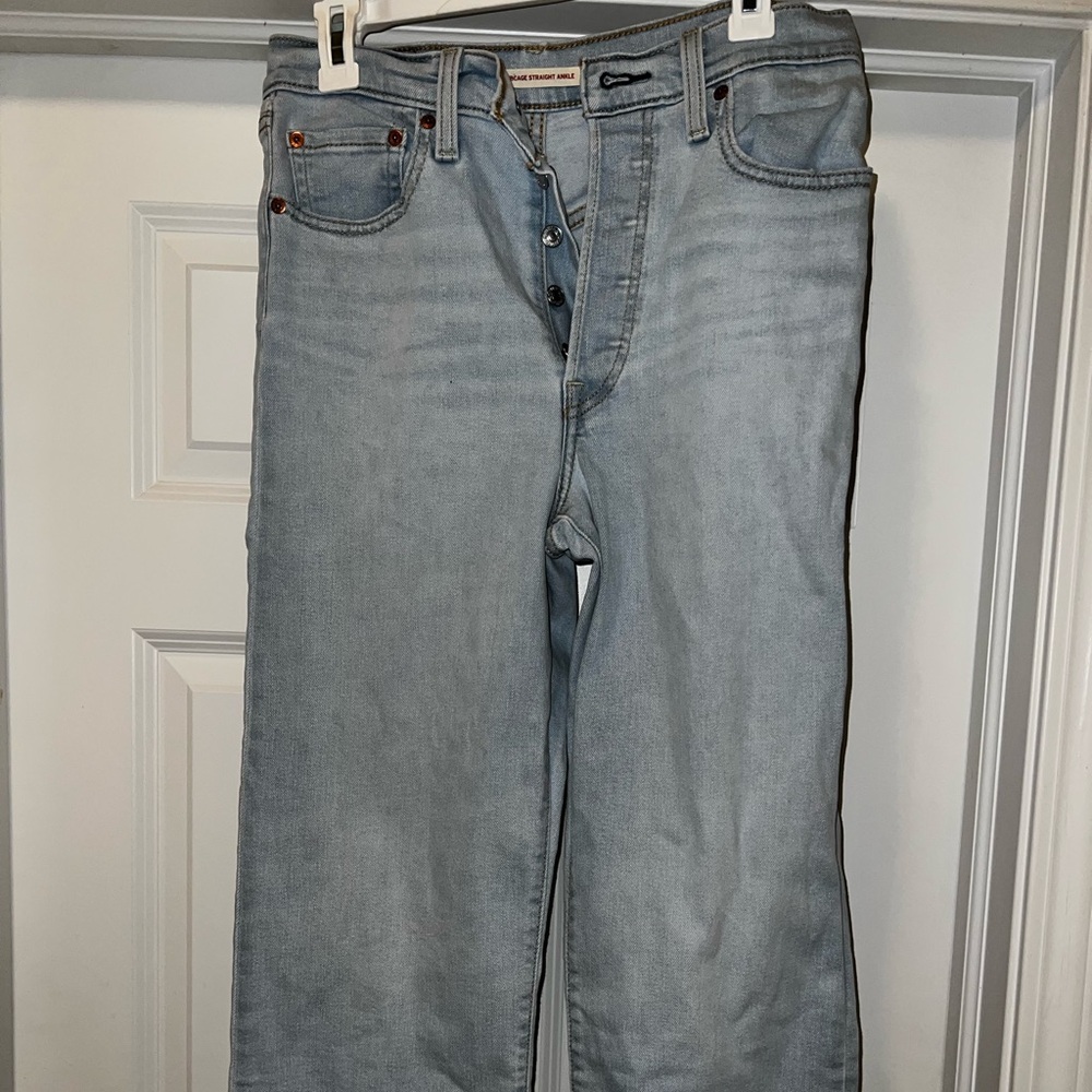 Levi's Straight Leg Jeans - 27
